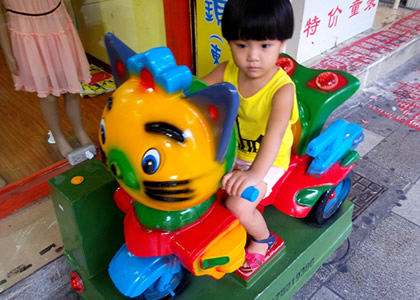 “妈妈,我要玩摇摇车”,孩子的祈求
